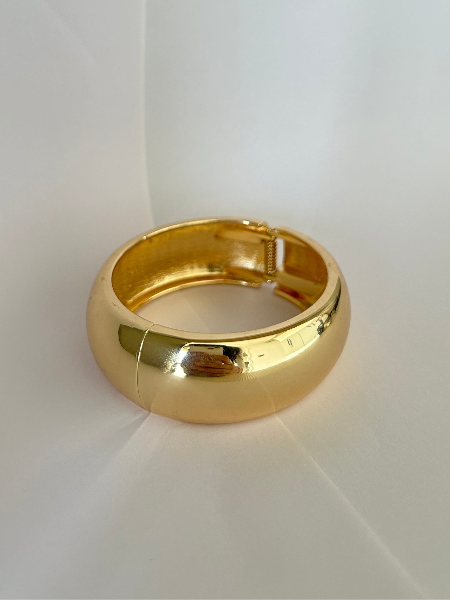 CHUNKY GOLD BANGLE